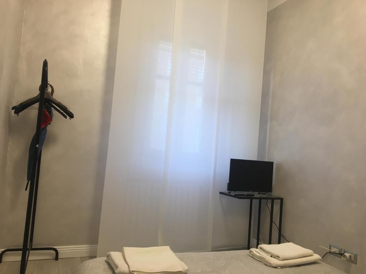 Studio Monte Ceneri Apartment Milan Bagian luar foto